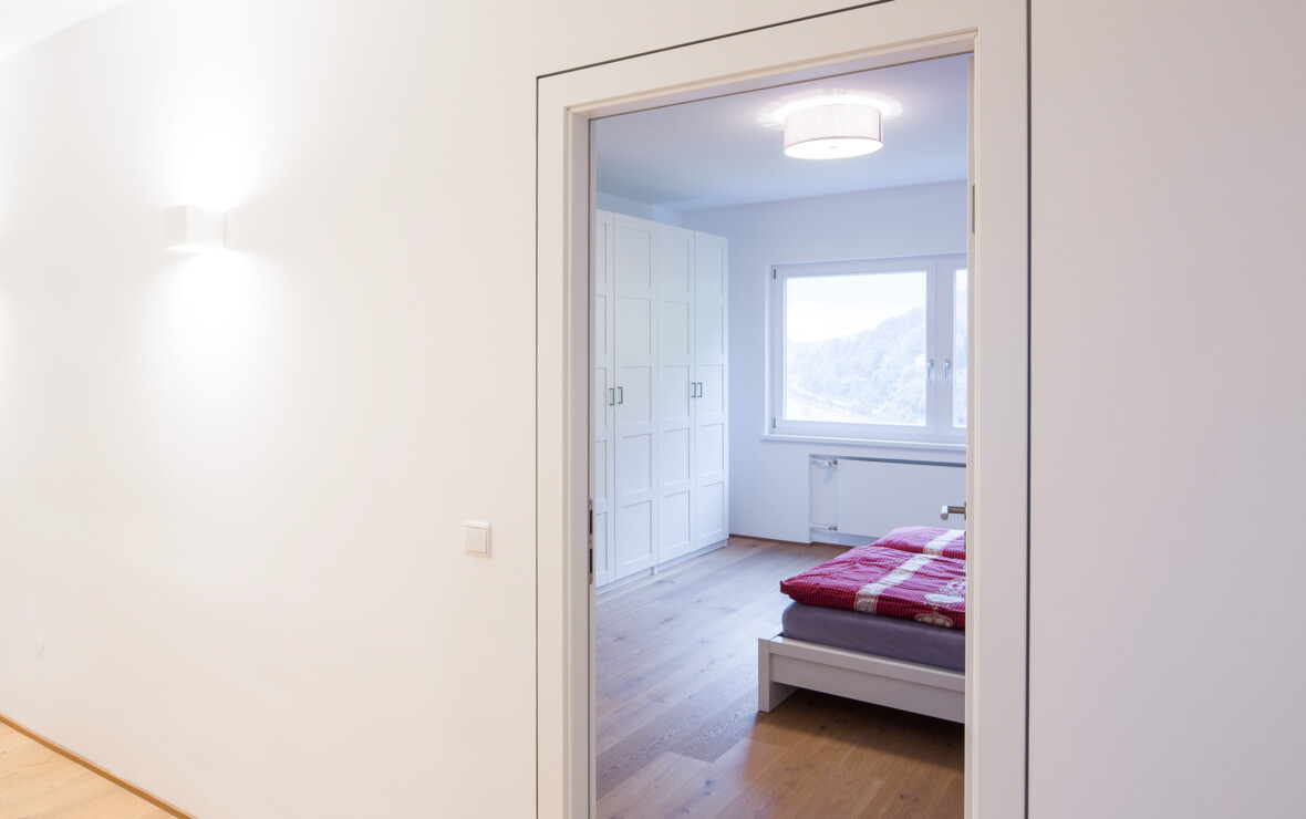 Wohnung Lochau Generalsanierung Flur mit Eingang ins Schlafzimmer Wohnung Lochau Generalsanierung Flur mit Eingang ins Schlafzimmer