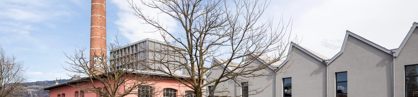 Schöller Aussenansicht mit Schornstein