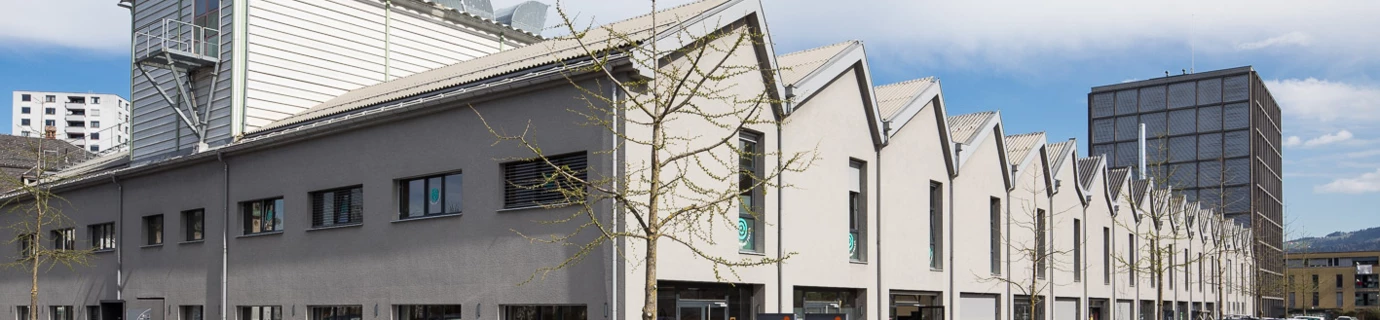 Schöller Aussenansicht mit Autos 2