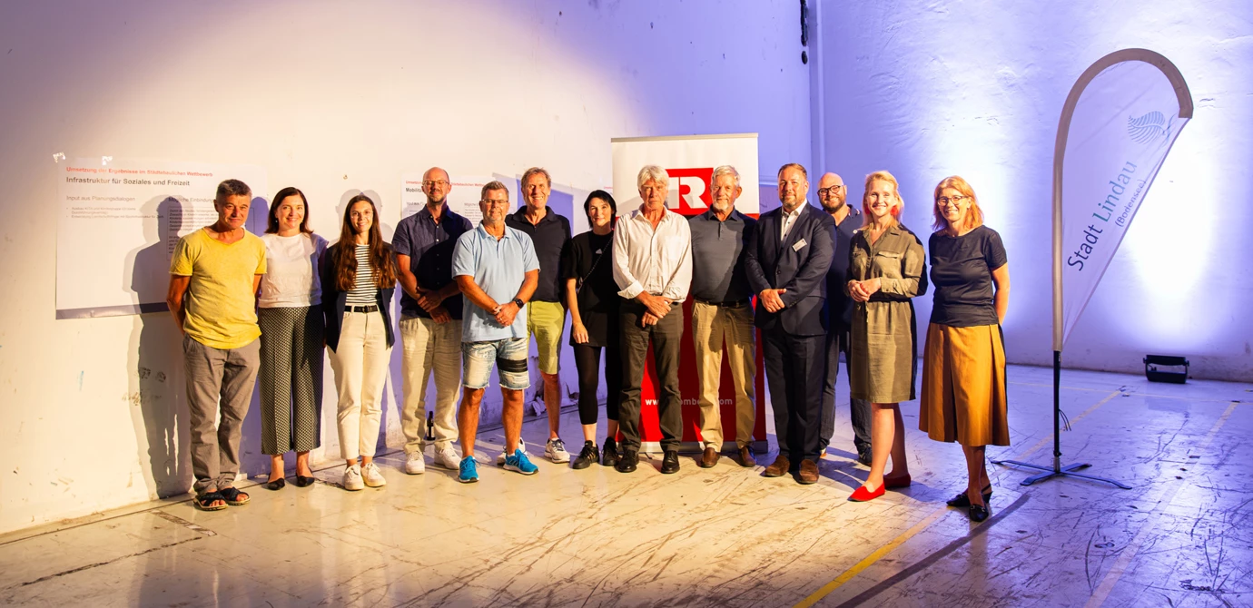 Eine große Gemeinschaft: Vertreter der Bürgerschaft, der Verwaltung und der Politik Lindaus sowie von Vorhabenträger Rhomberg Bau feierten gemeinsam den Abschluss der Beteiligungsprozesses „Zechwald-Areal“. Bild: Rhomberg Bau