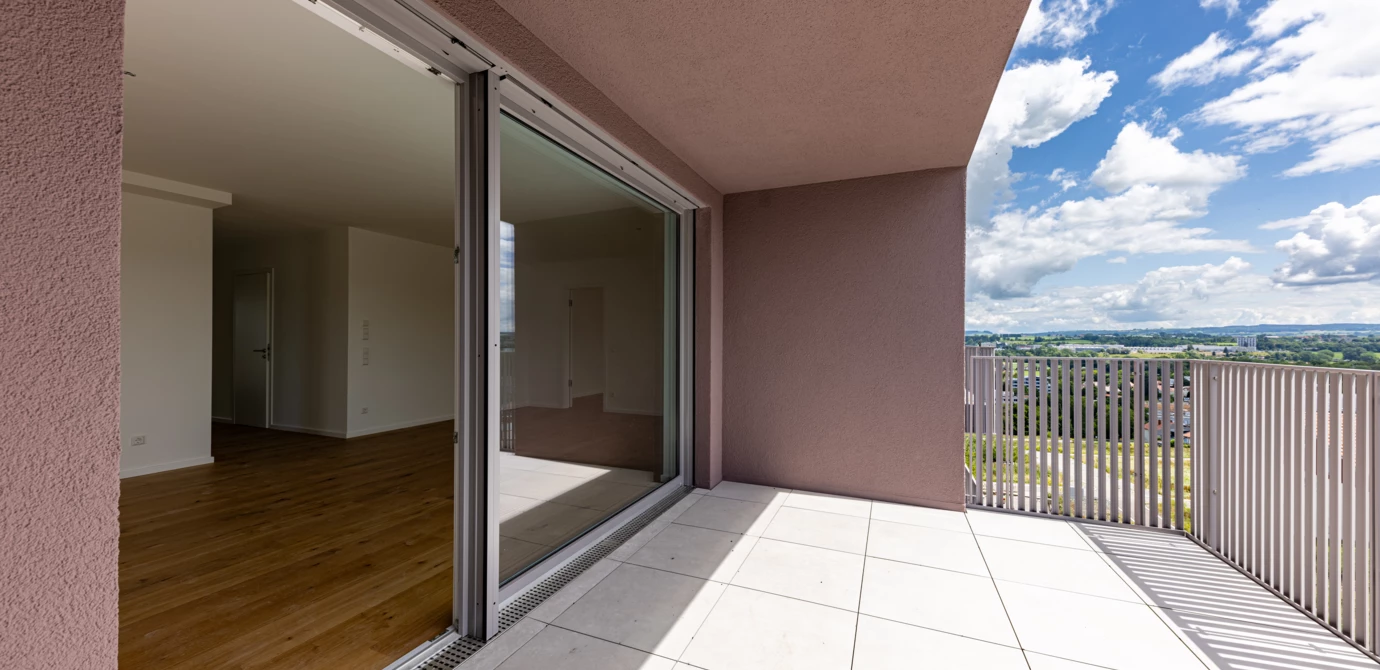 teilüberdachter Balkon mit Ausblick A.5.4
