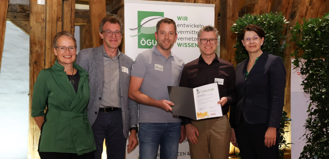 Freuen sich gemeinsam über den ÖGUT-Umweltpreis (v. l. n. r.): ÖGUT-Generalsekretärin Monika Auer, Sponsorenvertreter Stephan Bruck von AQA, Thomas Witsch, Geschäftsfeldleiter Steinbruch, und Stefan Rusch, Geschäftsführer, von Rhomberg Bau, sowie ÖGUT-Vorstandspräsidentin Mag. Andrea Reithmayer. Foto: Katharina Schiffl für ÖGUT