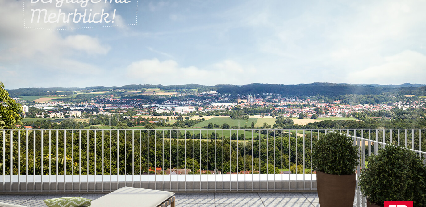 Hubertusblick_mit Logo_Terrasse mit Sonnenliege und Aussicht