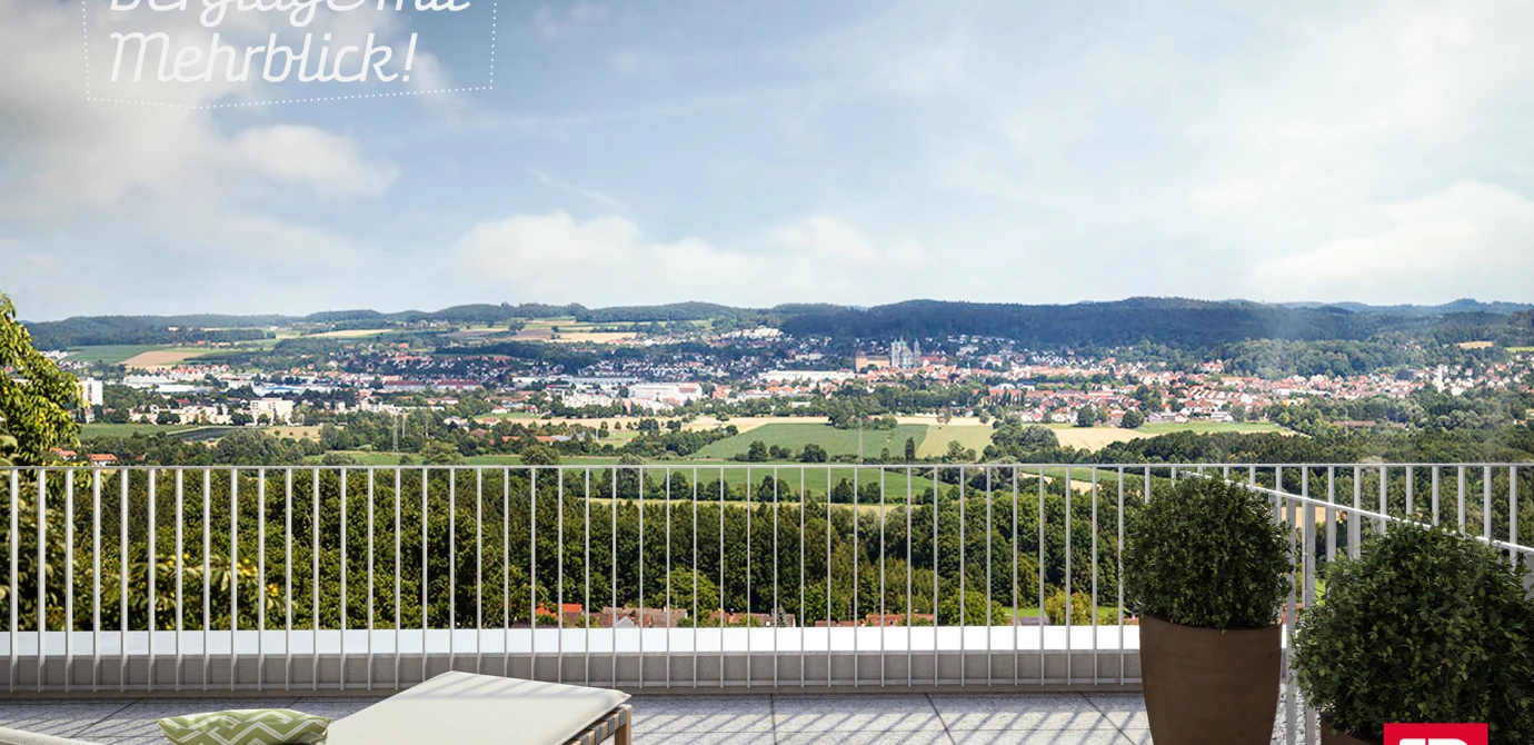Hubertusblick_mit Logo_Terrasse mit Sonnenliege und Aussicht