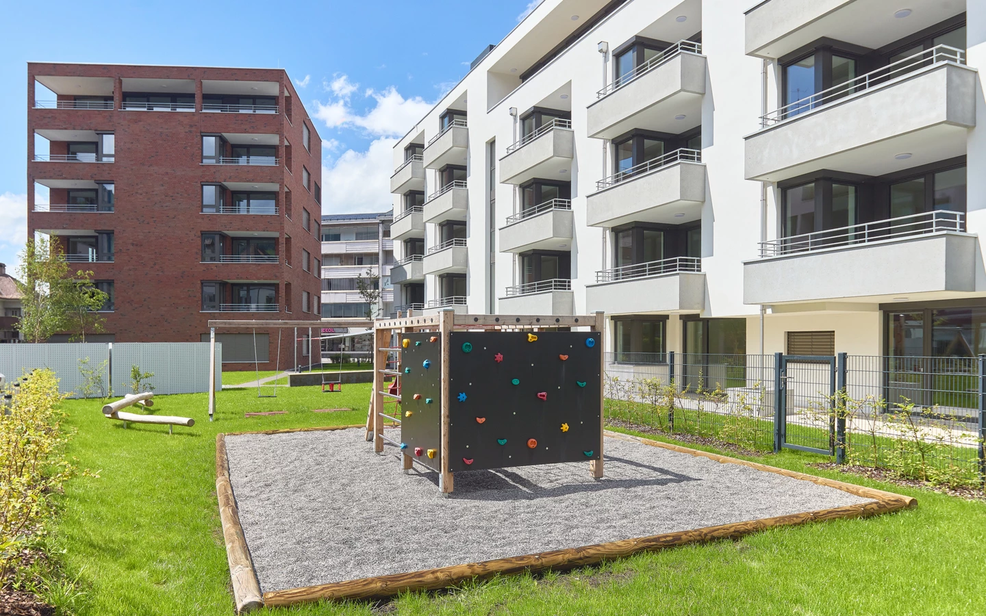 Moderner Wohnraum für die Dornbirner Bevölkerung: Im Auftrag einer privaten Investorin hat Rhomberg Bau zwei Gebäude mit 28 Wohnungen und zwei Büroeinheiten errichtet. Bildnachweis: Stefan_Kothner_Photography