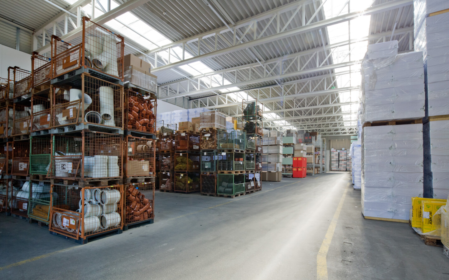 Hallenzubau Rädler Wolfurt Regale in Halle Hallenzubau Rädler Wolfurt Regale in Halle