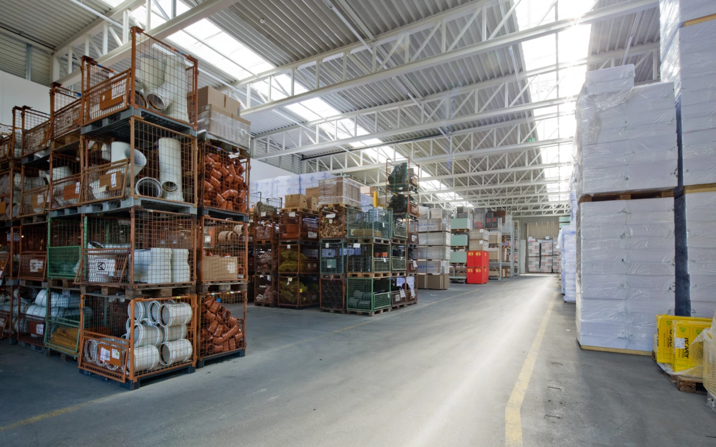 Hallenzubau Rädler Wolfurt Regale in Halle