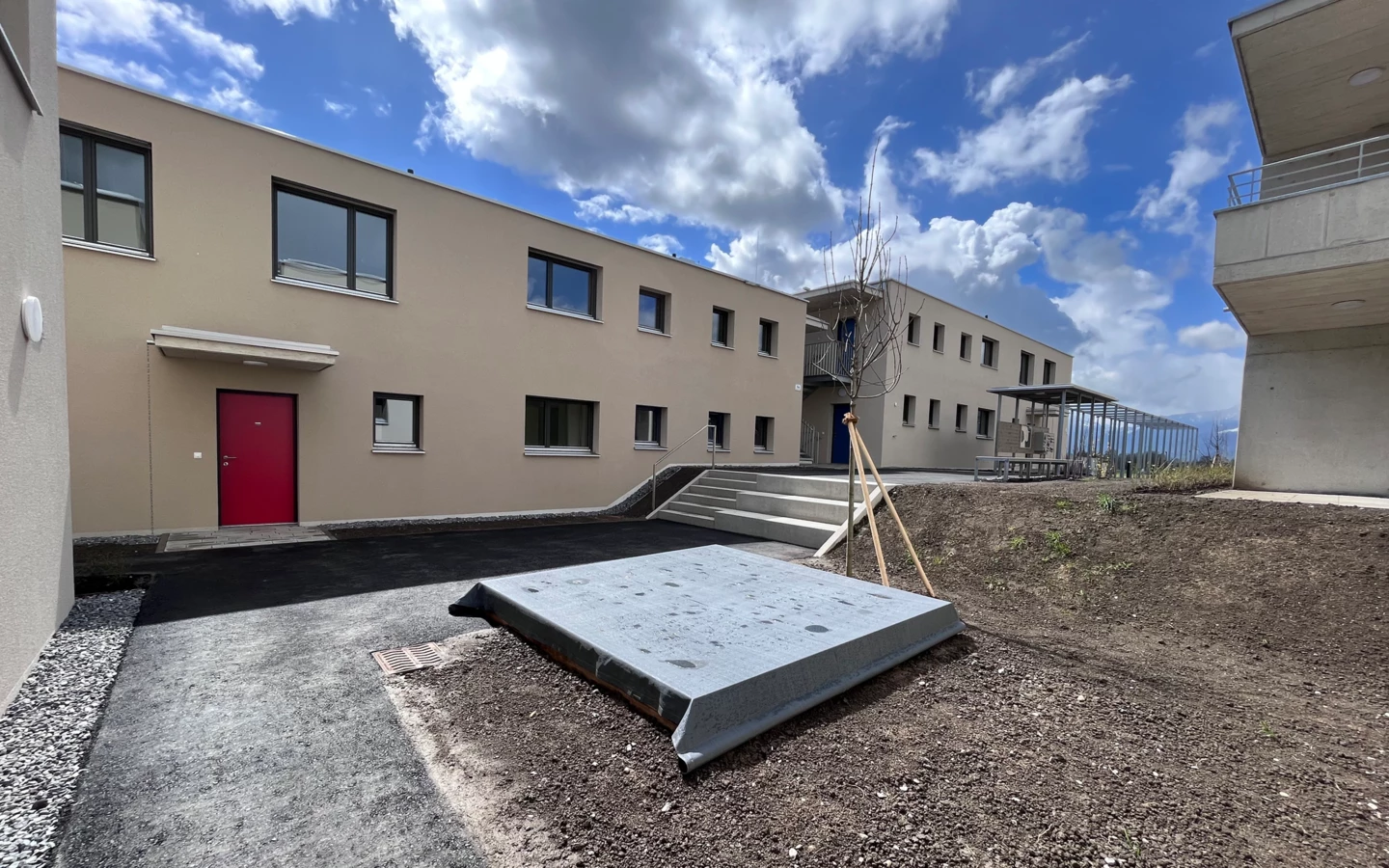 Die neue Wohnanlage von AGW und Rhomberg Bau in Feldkirch-Nofels bietet Platz für 18 Familien. Die neue Wohnanlage von AGW und Rhomberg Bau in Feldkirch-Nofels bietet Platz für 18 Familien.