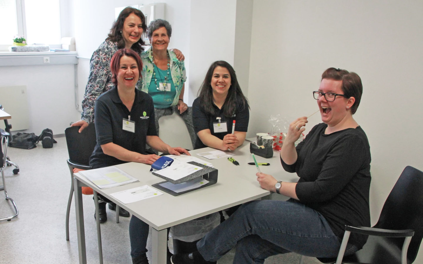 Das "Geben für Leben"-Team mit Betriebsärztin Dr. Agnes Thurnher und der potenziellen Lebensretterin Lisi Frener Das "Geben für Leben"-Team mit Betriebsärztin Dr. Agnes Thurnher und der potenziellen Lebensretterin Lisi Frener