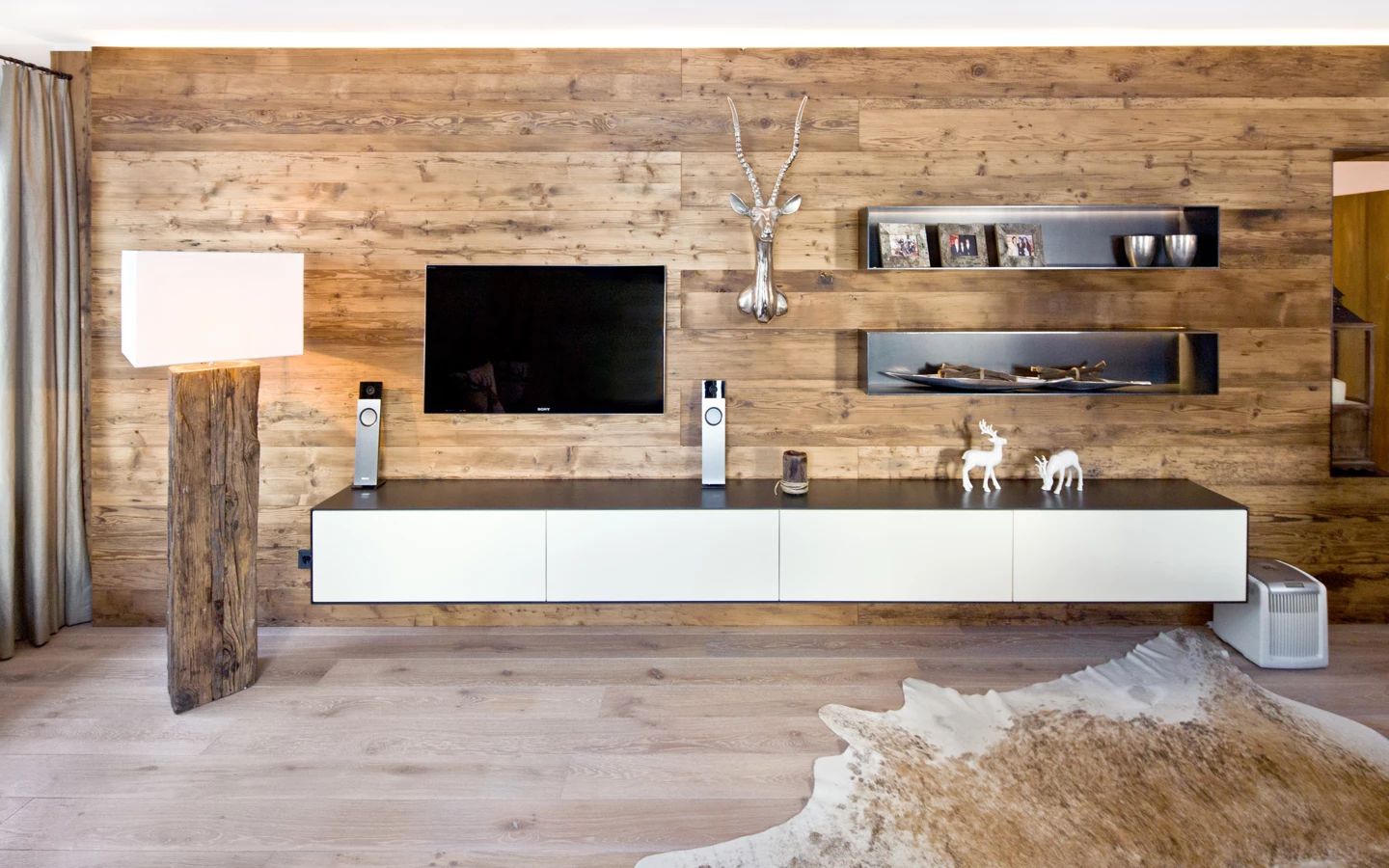 Ferienwohnung Zürs Generalsanierung mit Fernseher und Lampe Ferienwohnung Zürs Generalsanierung mit Fernseher und Lampe
