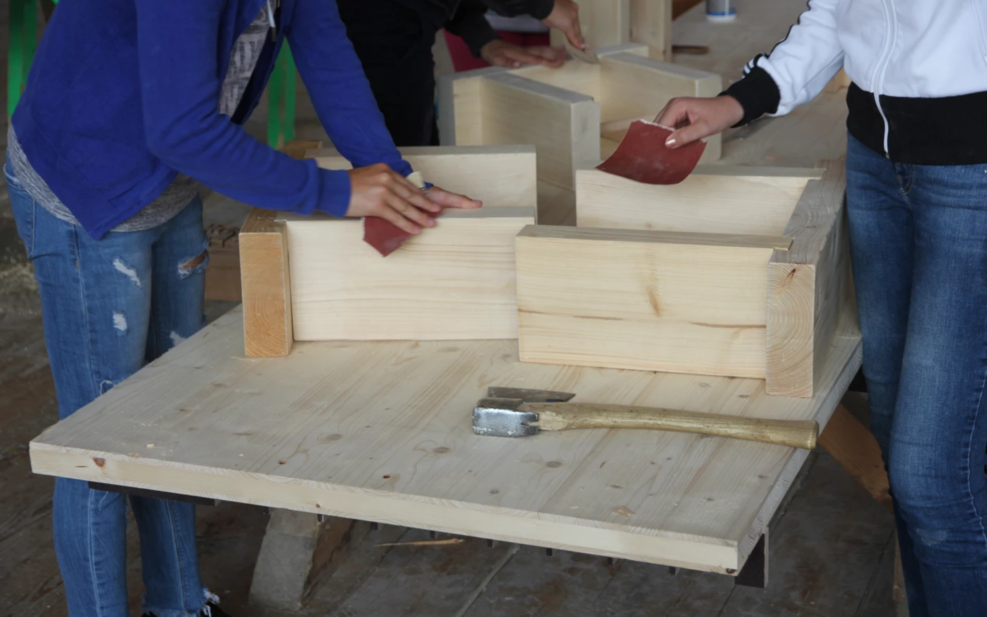 Anschließend wurde bei Sohm HolzBautechnik in Alberschwende ein Werkstück gezimmert.