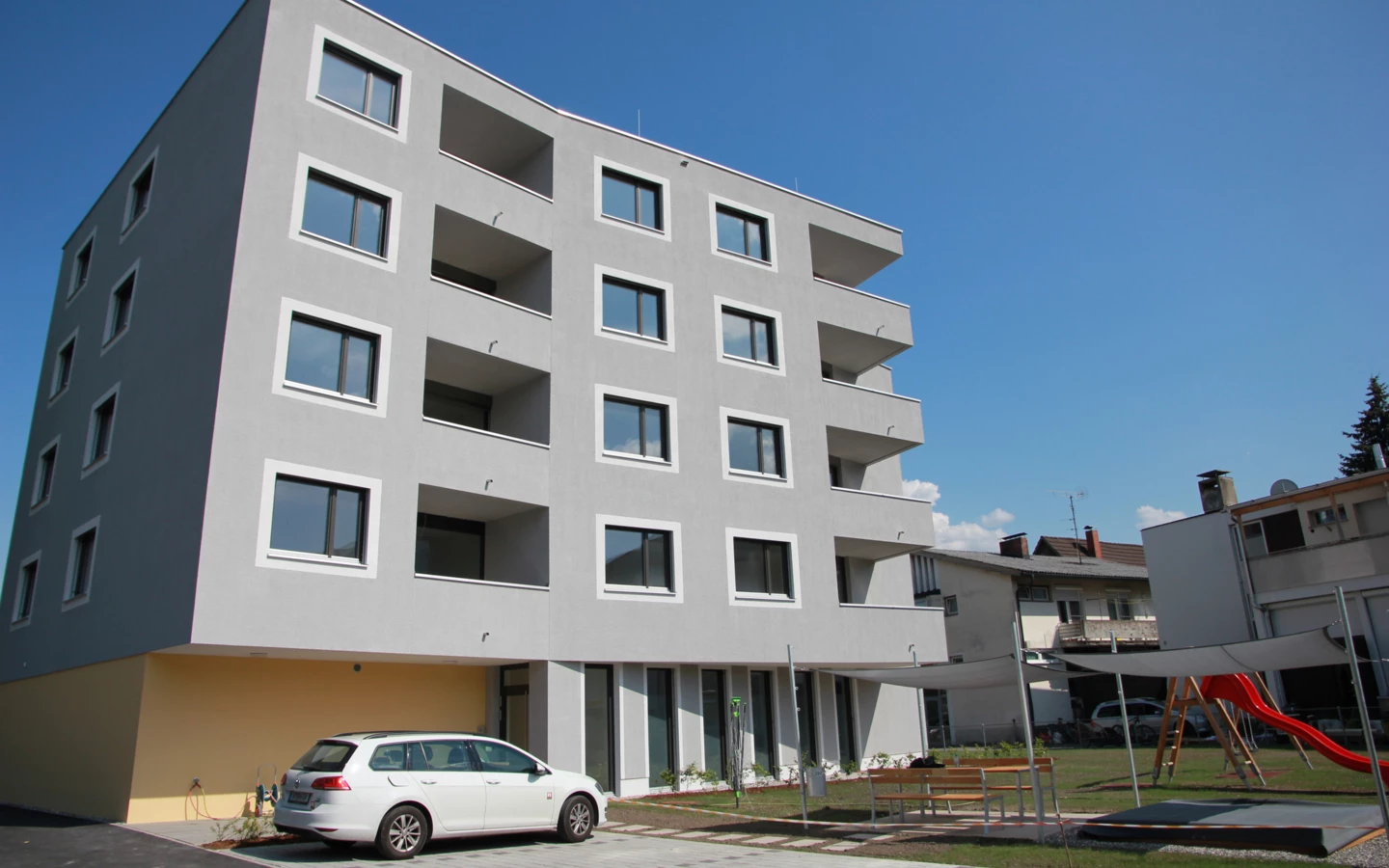 Zwölf Wohneinheiten mit rund 938 m2 Wohnnutzfläche und einer Arztpraxis: Das Objekt in der Bahnhofstraße zeigt wertvolle Synergien auf, die der gemeinnützige Wohnbau bieten kann.