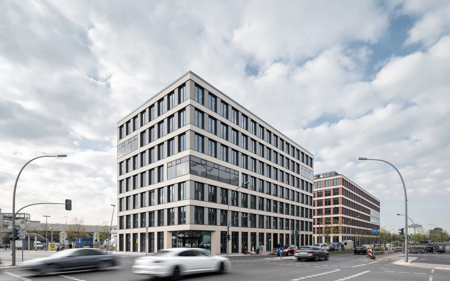 Mit dem höchsten Wert in der Geschichte der DGNB-Zertifizierung ausgezeichnet: Das EDGE Südkreuz Berlin. Fotos: Ilya Ivanov/Tchoban Voss Architekten Mit dem höchsten Wert in der Geschichte der DGNB-Zertifizierung ausgezeichnet: Das EDGE Südkreuz Berlin. Fotos: Ilya Ivanov/Tchoban Voss Architekten