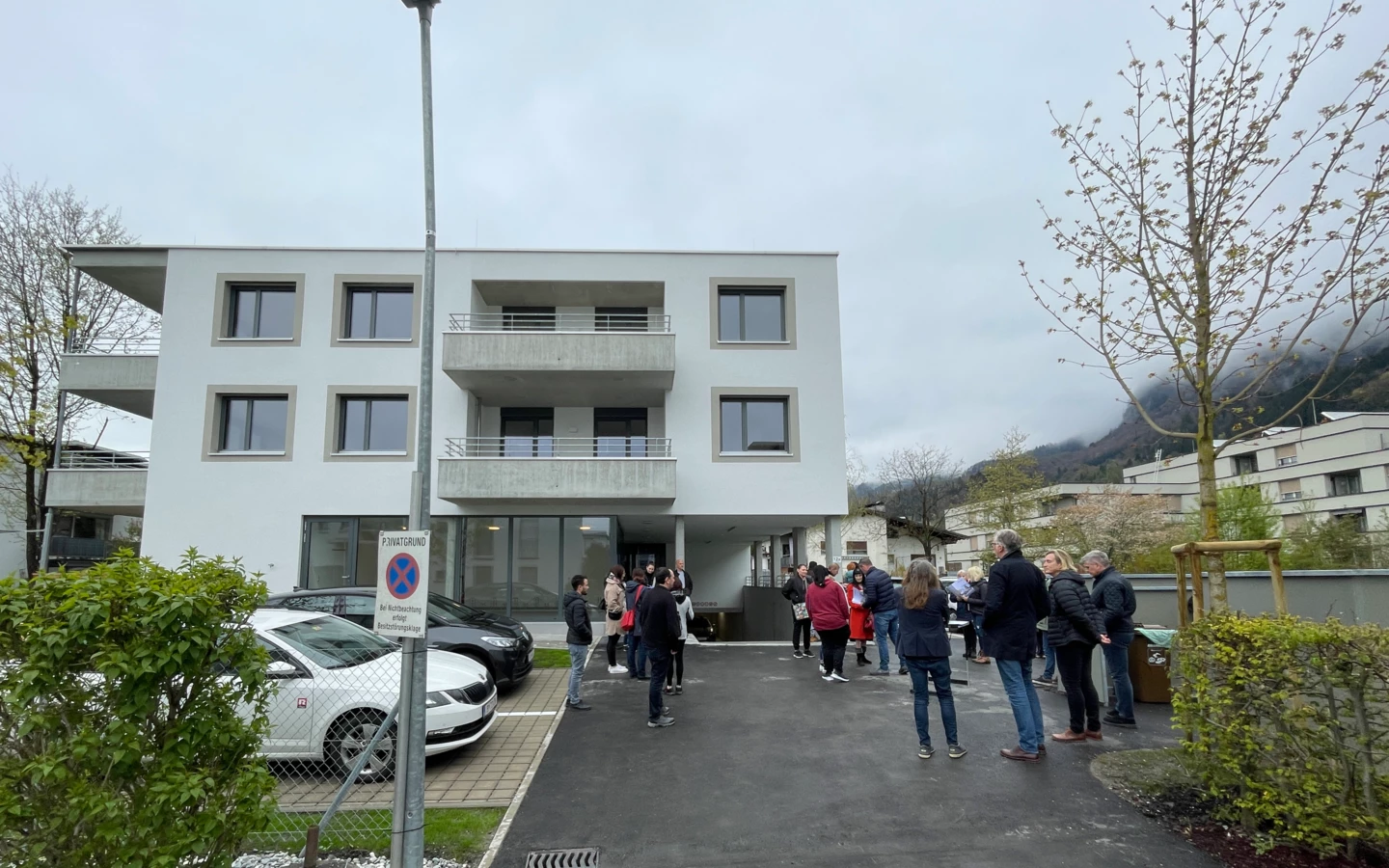 „Im Brühl“ in Hohenems wurden am 20. April 11 komfortable, moderne Mietwohnungen an ihre zukünftigen Bewohner:innen übergeben. „Im Brühl“ in Hohenems wurden am 20. April 11 komfortable, moderne Mietwohnungen an ihre zukünftigen Bewohner:innen übergeben.