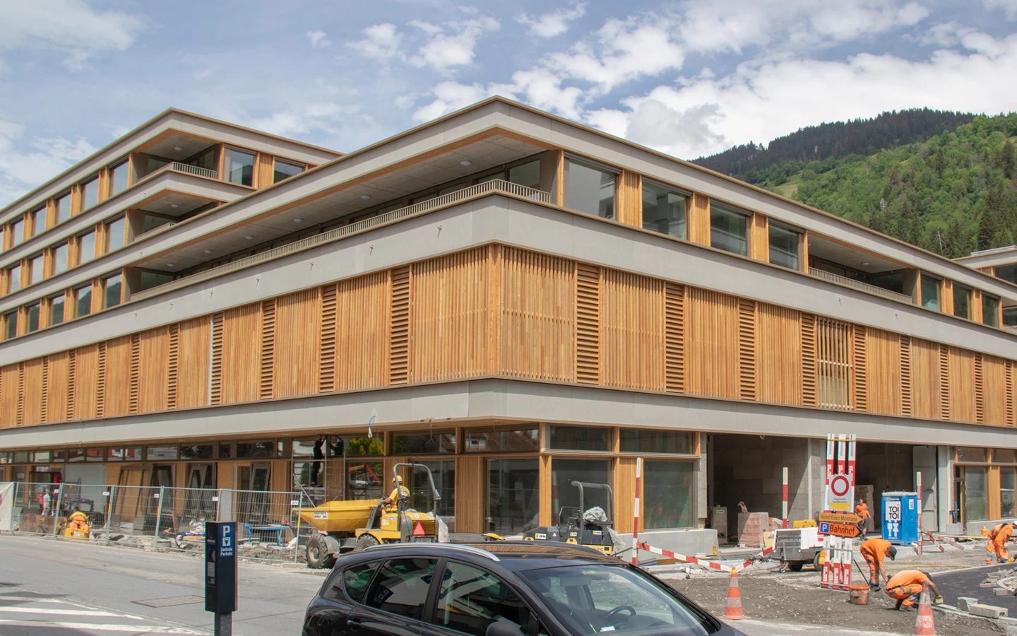 Das Wohn- und Geschäftshaus MARCAU in Ilanz-Glion eröffnet in Kürze die Verkaufsflächen.