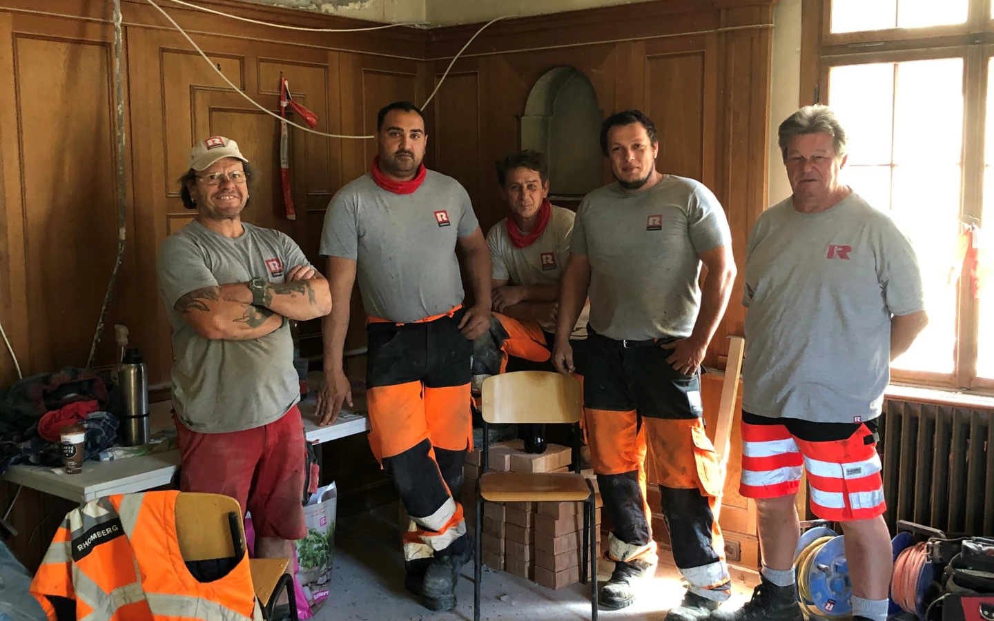 Den Arbeitern von Rhomberg Bau verdanke ich den Zubau und viele Kleinigkeiten rund um mein Projekt. Den Arbeitern von Rhomberg Bau verdanke ich den Zubau und viele Kleinigkeiten rund um mein Projekt.