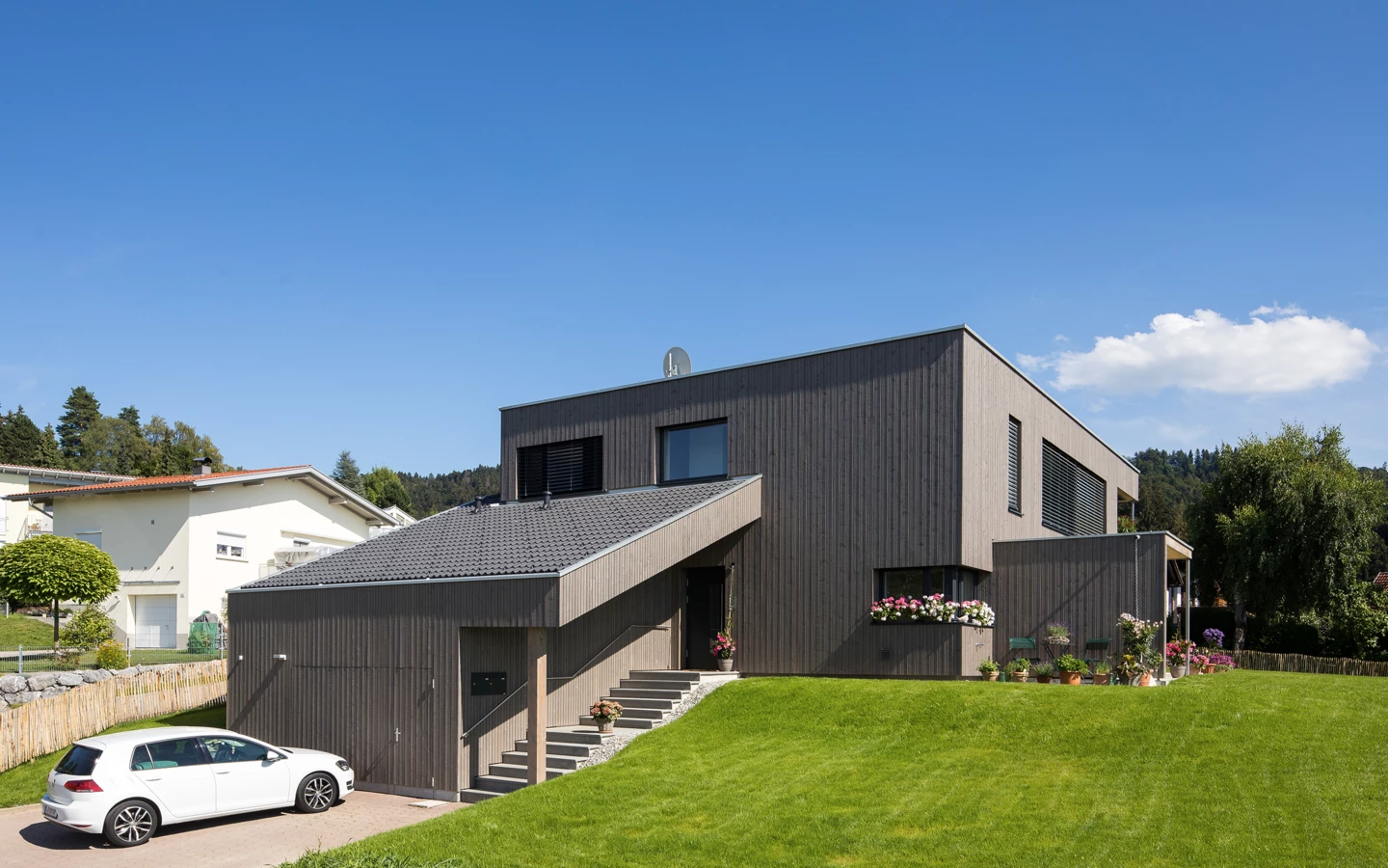 Das sanierte und erweiterte Generationenhaus in Hohenweiler (© Dietmar Walser) Das sanierte und erweiterte Generationenhaus in Hohenweiler (© Dietmar Walser)
