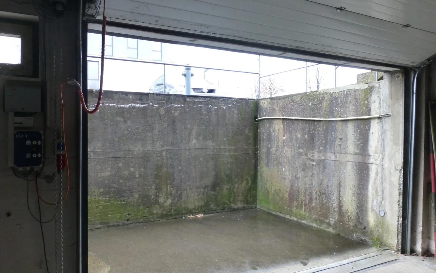 Rhomberg's Fabrik Leerer Raum mit Fenster 3