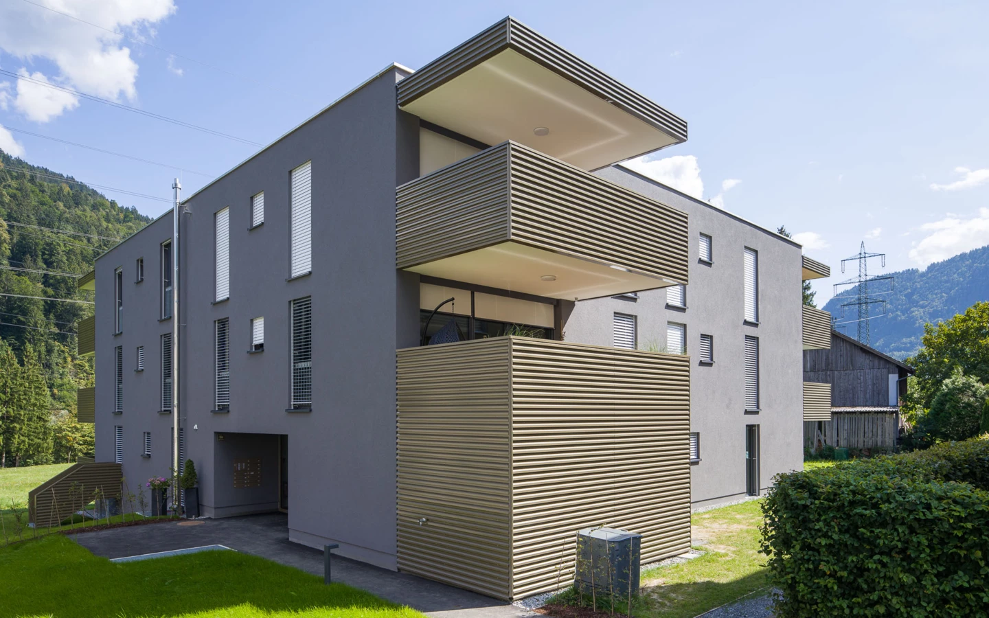 Wohnanlage Bahnhofsstrasse Vandans aussen gesamt Wohnanlage Bahnhofsstrasse Vandans aussen gesamt