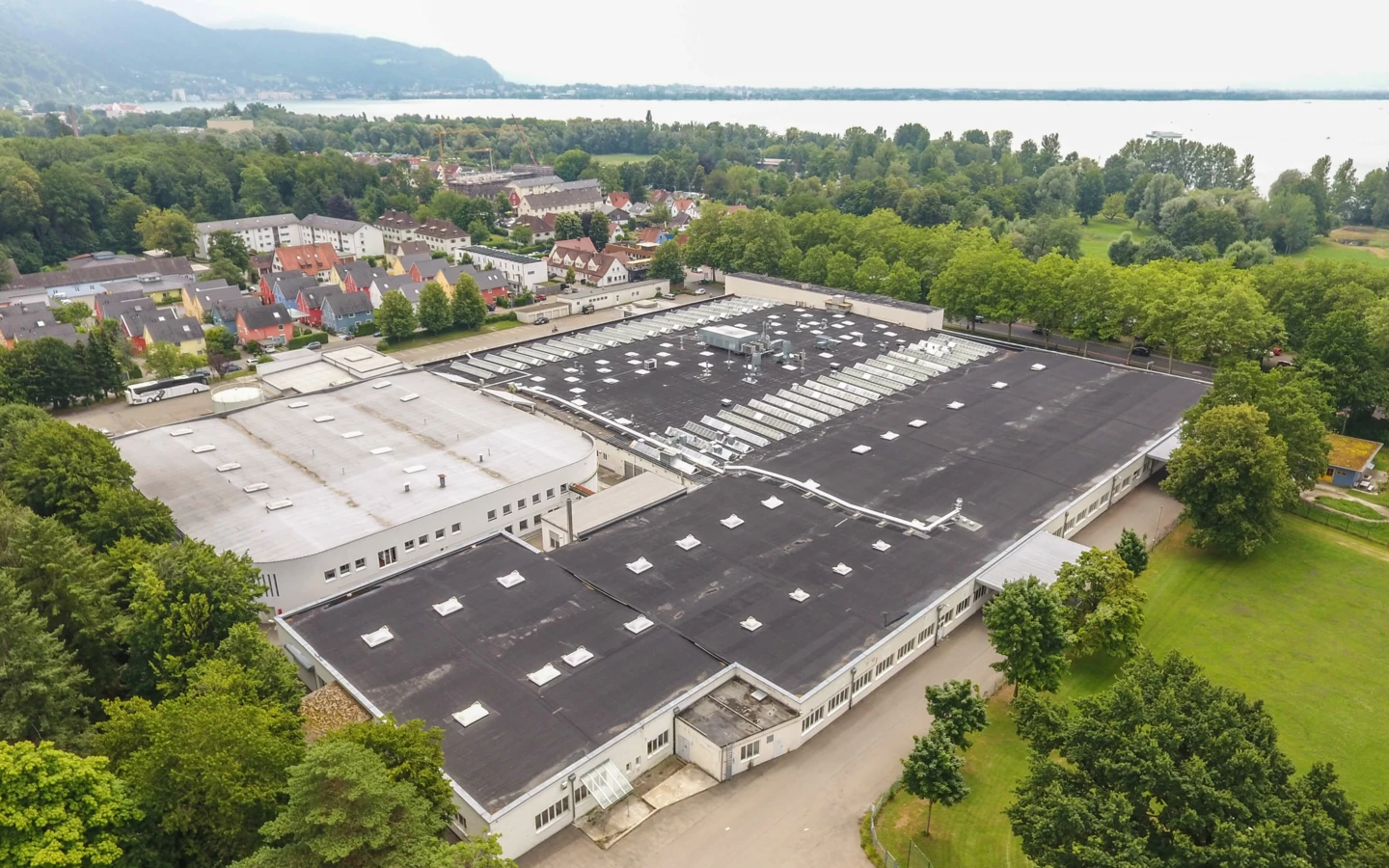 Herzliche Einladung: Am 9. Juli werden die städtebaulichen Entwürfe zur Zukunft des Zechwald-Areals vorgestellt und der Gewinner gekürt. Quelle: Rhomberg Bau