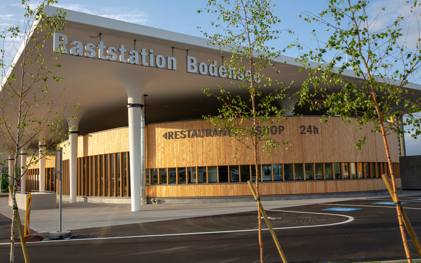 Die neue Raststation Bodensee Hörbranz hat am 3. Juli 2018 offiziell ihren Betrieb aufgenommen. Die neue Raststation Bodensee Hörbranz hat am 3. Juli 2018 offiziell ihren Betrieb aufgenommen.
