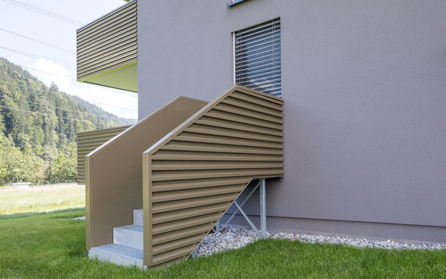 Wohnanlage Bahnhofsstrasse Vandans aussen Stiege Wohnanlage Bahnhofsstrasse Vandans aussen Stiege