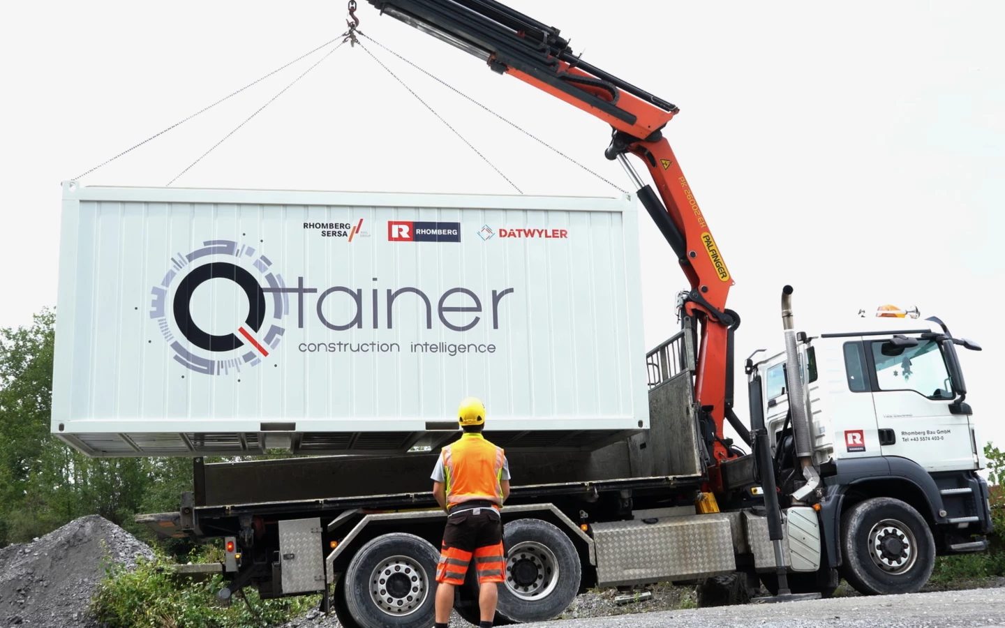 Von außen ein handelsüblicher Baustellencontainer, innen ein Komplettsystem zur Datenerfassung und -analyse auf Baustellen: der Q-tainer von Dätwyler IT Infra und der Rhomberg Sersa Rail Group.
