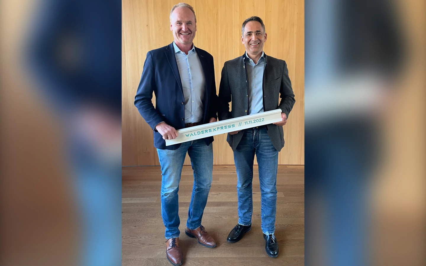 Übergabe des Staffelstabs – hier in Form eines Schienenstücks: Guido Flatz, REGIO-Obmann und Bürgermeister von Doren, mit Hubert Rhomberg. Übergabe des Staffelstabs – hier in Form eines Schienenstücks: Guido Flatz, REGIO-Obmann und Bürgermeister von Doren, mit Hubert Rhomberg.
