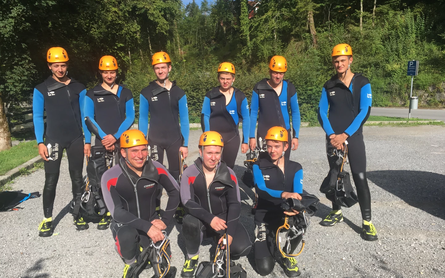 Bild von Lehrlingen 2019 in Rafting-Ausrüstung