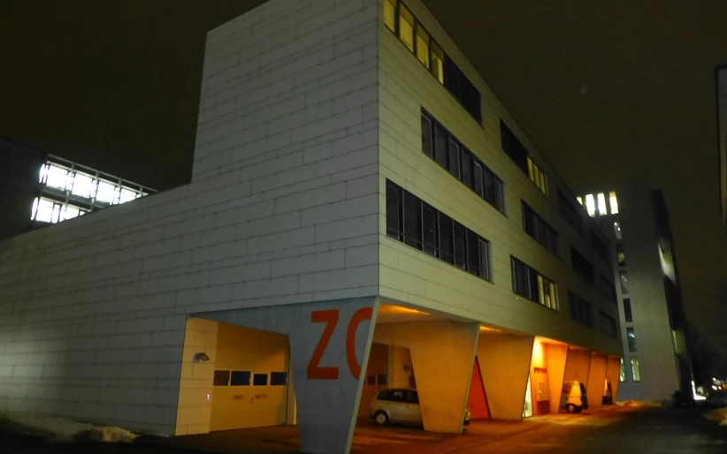 Rhomberg's Fabrik Aussenansicht bei Nacht