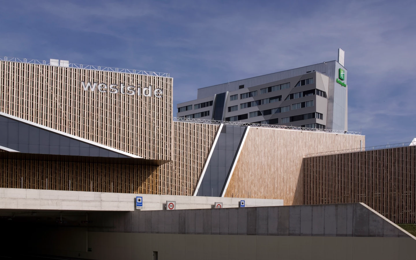 Einkaufs- und Freizeitzentrum WESTside, Bern