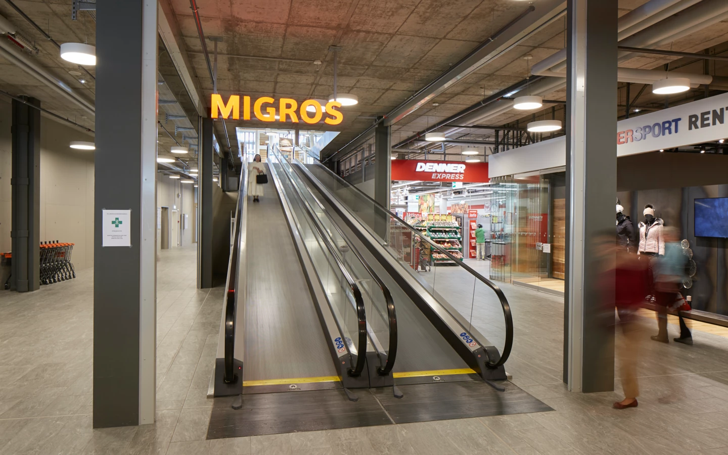 Einkaufszentrum Rolltreppe Ilanz, Schweiz Einkaufszentrum Rolltreppe Ilanz, Schweiz