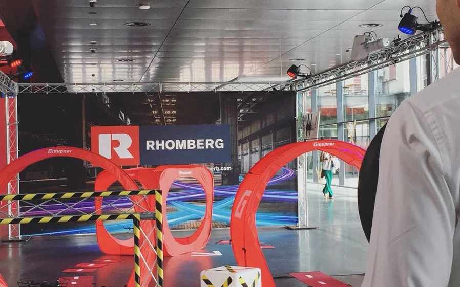 Der Rhomberg Drohnenparcours war bei der Interactive West ´18 ein Publikumsmagnet. Der Rhomberg Drohnenparcours war bei der Interactive West ´18 ein Publikumsmagnet.