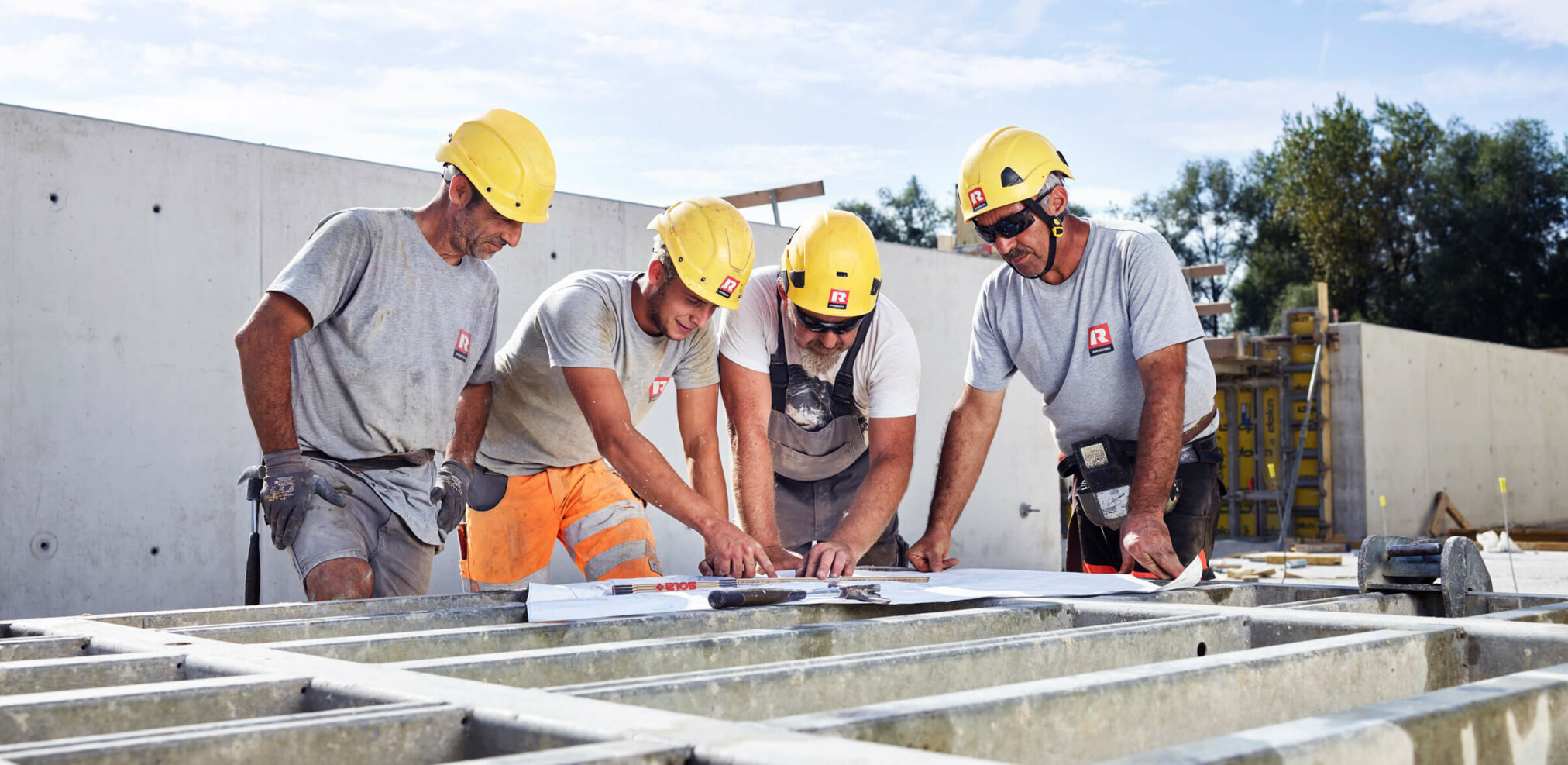 Arbeiter Baustelle Beton Besprechung Plan Arbeiter Baustelle Beton Besprechung Plan