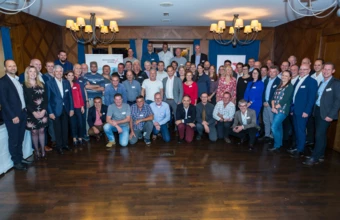 Vor dem Vorhang: Die Rhomberg Gruppe feiert ihre Jubilare. ©Mike Siblik 