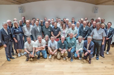 1 090 gute Gründe für eine Feier: Ein Großteil der 65 Jubilare der Rhomberg Gruppe versammelte sich im Hotel Schwärzler. Foto: Mike Siblik