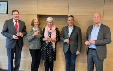 Freuen sich auf die künftigen, gemeinsamen Erfolge (v. l. n. r.): Gerhard Bednarsky, Elisabeth Prath und Christa Csar von der Bauunternehmung Prath, Rhomberg Bau-Eigentümervertreter Hubert Rhomberg und Bernhard Holper, ebenfalls Prath. Freuen sich auf die künftigen, gemeinsamen Erfolge (v. l. n. r.): Gerhard Bednarsky, Elisabeth Prath und Christa Csar von der Bauunternehmung Prath, Rhomberg Bau-Eigentümervertreter Hubert Rhomberg und Bernhard Holper, ebenfalls Prath.