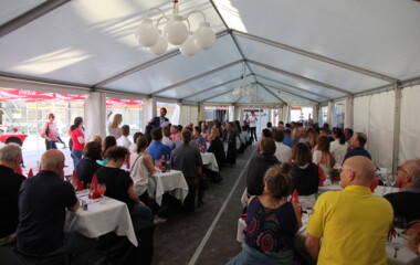 „Volles Haus“ beim Richtfest des Wohnprojekts „Atrium Wohnen“ in Kempten. „Volles Haus“ beim Richtfest des Wohnprojekts „Atrium Wohnen“ in Kempten.