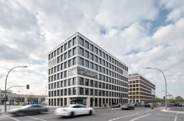 Mit dem höchsten Wert in der Geschichte der DGNB-Zertifizierung ausgezeichnet: Das EDGE Südkreuz Berlin. Fotos: Ilya Ivanov/Tchoban Voss Architekten