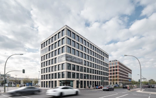Mit dem höchsten Wert in der Geschichte der DGNB-Zertifizierung ausgezeichnet: Das EDGE Südkreuz Berlin. Fotos: Ilya Ivanov/Tchoban Voss Architekten Mit dem höchsten Wert in der Geschichte der DGNB-Zertifizierung ausgezeichnet: Das EDGE Südkreuz Berlin. Fotos: Ilya Ivanov/Tchoban Voss Architekten