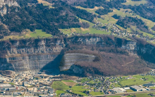 Visualisierung der sechsten und letzten Etappe: Mit dem Vorhaben hofft die Rhomberg Gruppe darauf, das Rheintal weiter mit Rohstoffen versorgen zu können. Auch Wasserbausteine für den Hochwasserschutz können hier gewonnen werden.