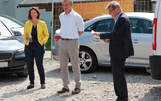 Freuten sich über das gute Gelingen des Bauvorhabens: Stadträtin Ingrid Hopfner, Bürgermeister Dipl.-Ing. Markus Linhart und Ing. Wilhelm Muzyczyn, Geschäftsführer der Alpenländischen (v. l. n. r.).