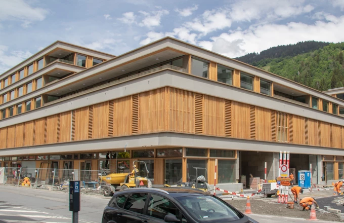 Das Wohn- und Geschäftshaus MARCAU in Ilanz-Glion eröffnet in Kürze die Verkaufsflächen.