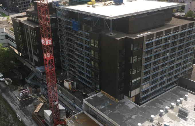 The special construction site with Vorarlberg´s biggest crane is approved for helicopter landing. 