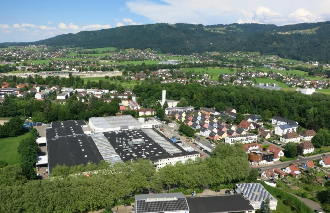 Das Kunert-Areal im Lindauer Stadtteil Zech: ein Grundstück, mit dem sich die Unternehmensphilosophie von Rhomberg Bau, bereits genutzte städtische Flächen nachzunutzen und zu entwickeln, bestens umsetzen lässt. Fotonachweis: www.luftaufnahmen.bayern
