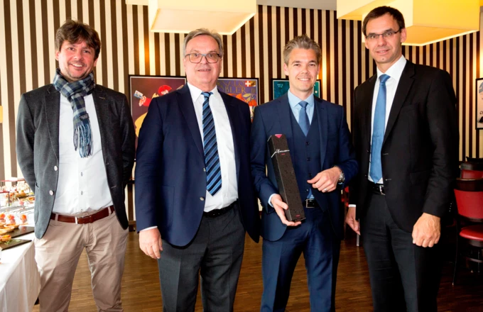 Josef Jenny (Rhomberg Bau), Peter Greußing (Rhomberg Bau), Martin Glauser (stv. Centerleiter) und Markus Wallner (Landeshauptmann von Vorarlberg) im WESTside, Bern (Foto: Büro Landeshauptmann Mag. Wallner)
