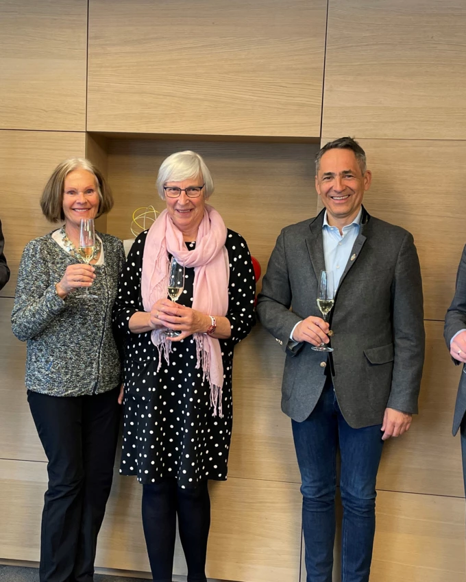 Freuen sich auf die künftigen, gemeinsamen Erfolge (v. l. n. r.): Gerhard Bednarsky, Elisabeth Prath und Christa Csar von der Bauunternehmung Prath, Rhomberg Bau-Eigentümervertreter Hubert Rhomberg und Bernhard Holper, ebenfalls Prath.