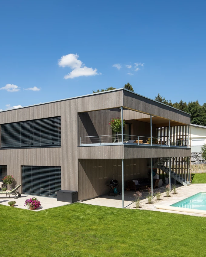 Das sanierte und erweiterte Generationenhaus in Hohenweiler (© Dietmar Walser)