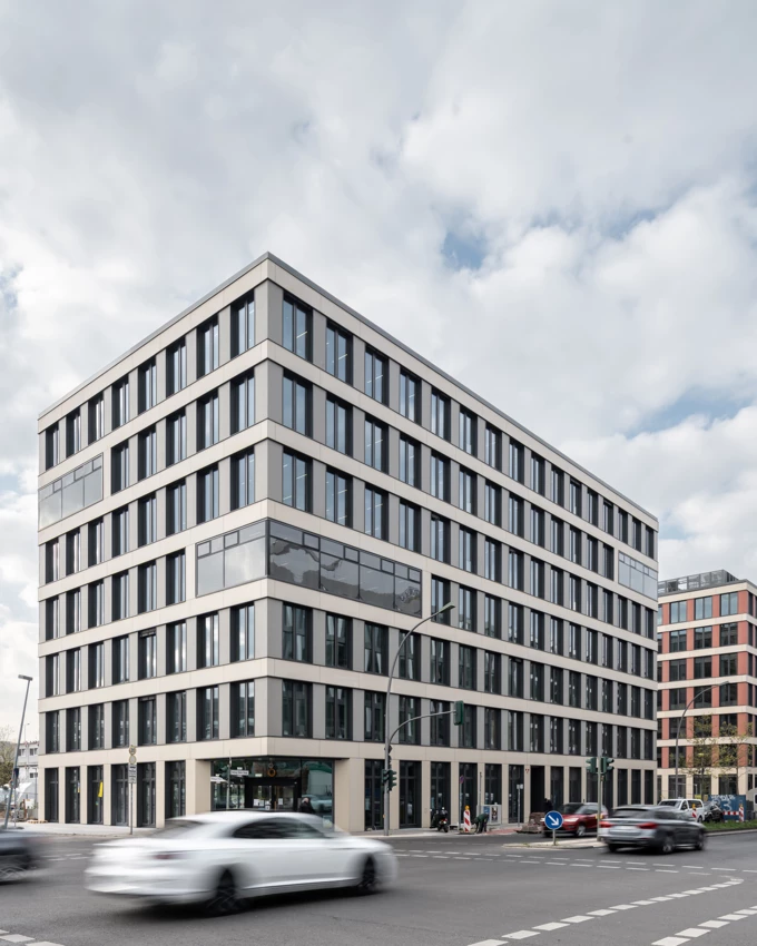 Mit dem höchsten Wert in der Geschichte der DGNB-Zertifizierung ausgezeichnet: Das EDGE Südkreuz Berlin. Fotos: Ilya Ivanov/Tchoban Voss Architekten