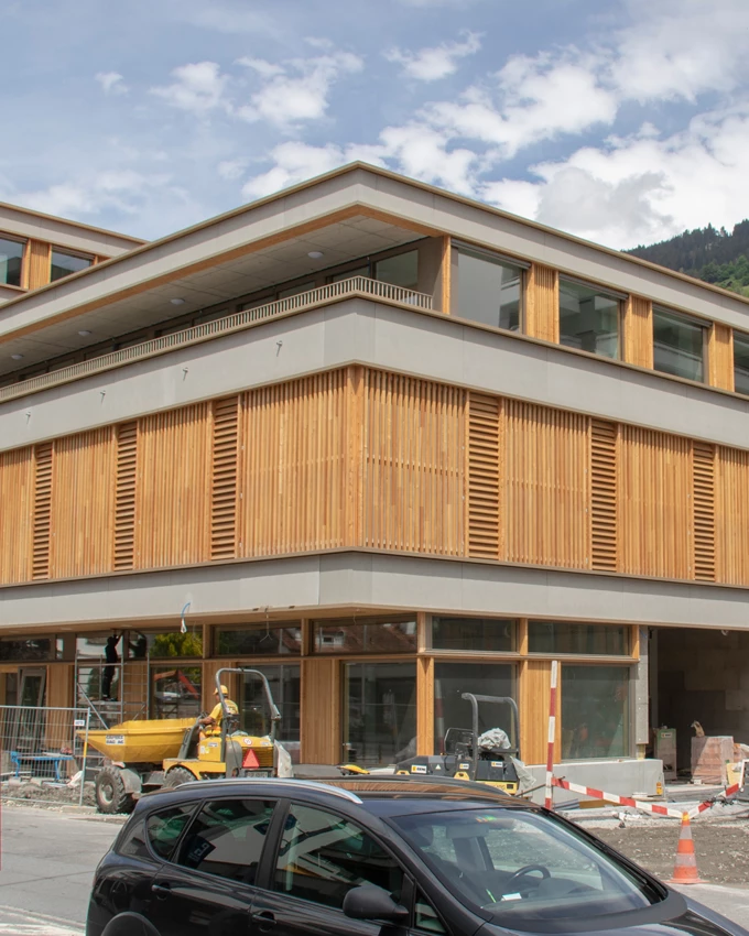 Das Wohn- und Geschäftshaus MARCAU in Ilanz-Glion eröffnet in Kürze die Verkaufsflächen.